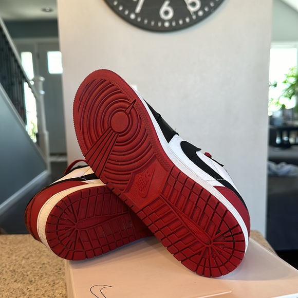 Nike Air Jordan 1 Low OG - Picture 3 of 4